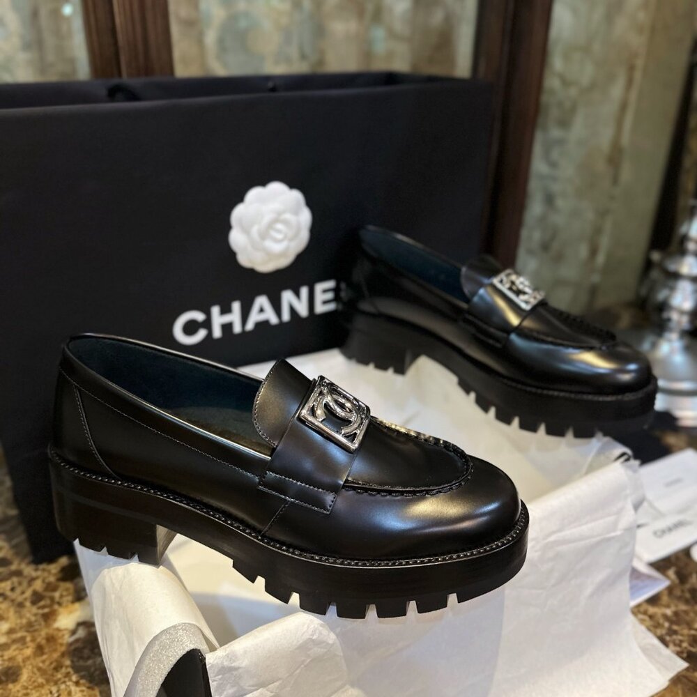 Women's Chanel loafers🎉 - Picture 2 of 8